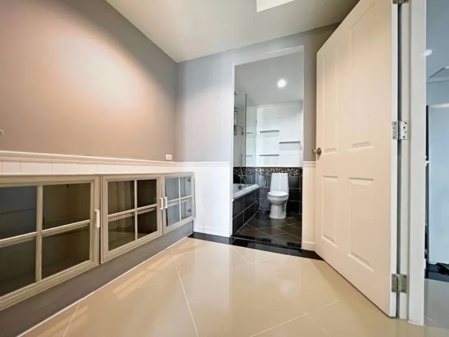 For rent!! Condo Waterford Sukhumvit 50, 6th floor, Building F, fully furnished. Ready to move in, book now!!