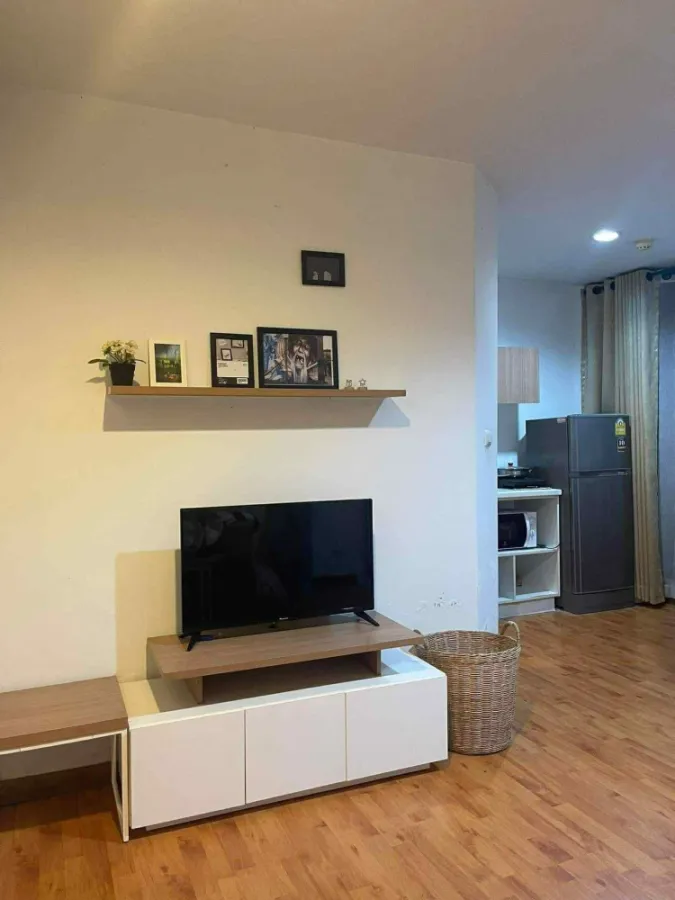 For rent: Tulip Square Om Noi, Building L2, 5th floor, decorated room, ready to move in.