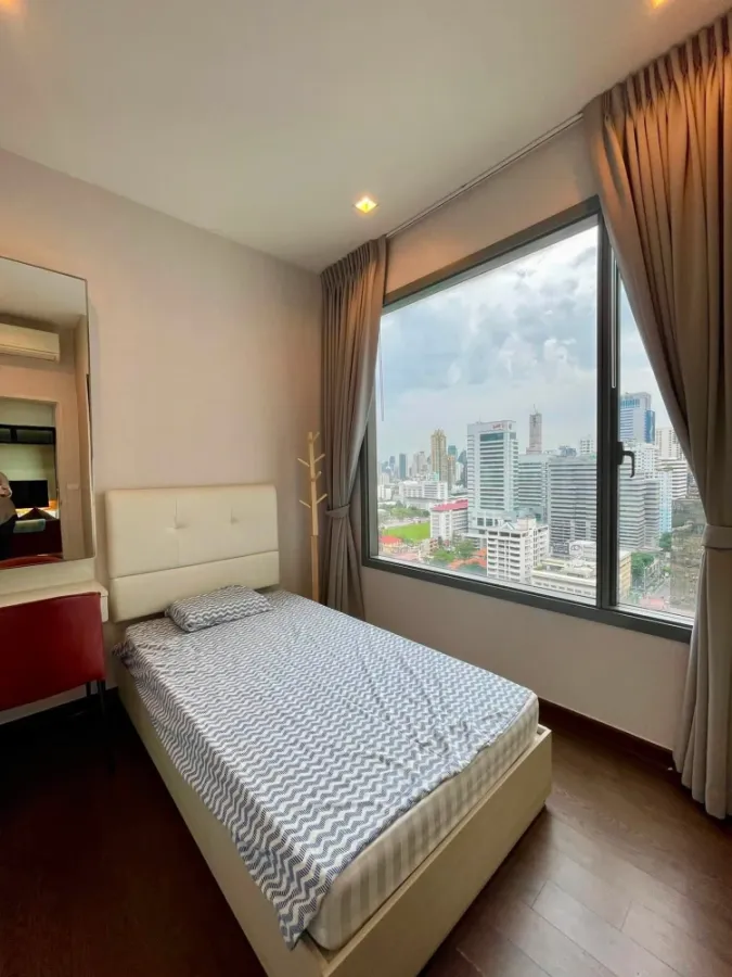 For rent: Q Asoke condo, 48 sq.m. corner unit, 2 bedrooms, 21st floor, south facing with pool view. Convenient and fully furnished.