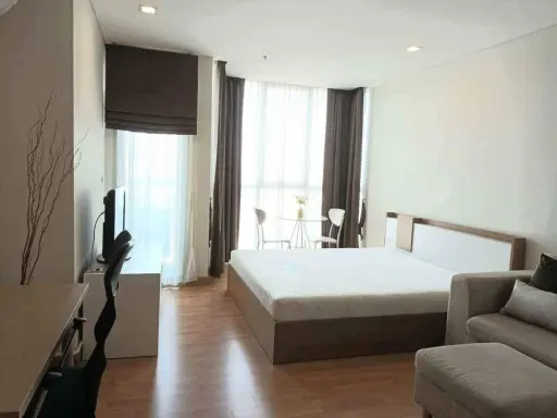 For rent Le Lac Condominium, complete with furniture and electrical appliances, good price, hurry up and reserve it.
