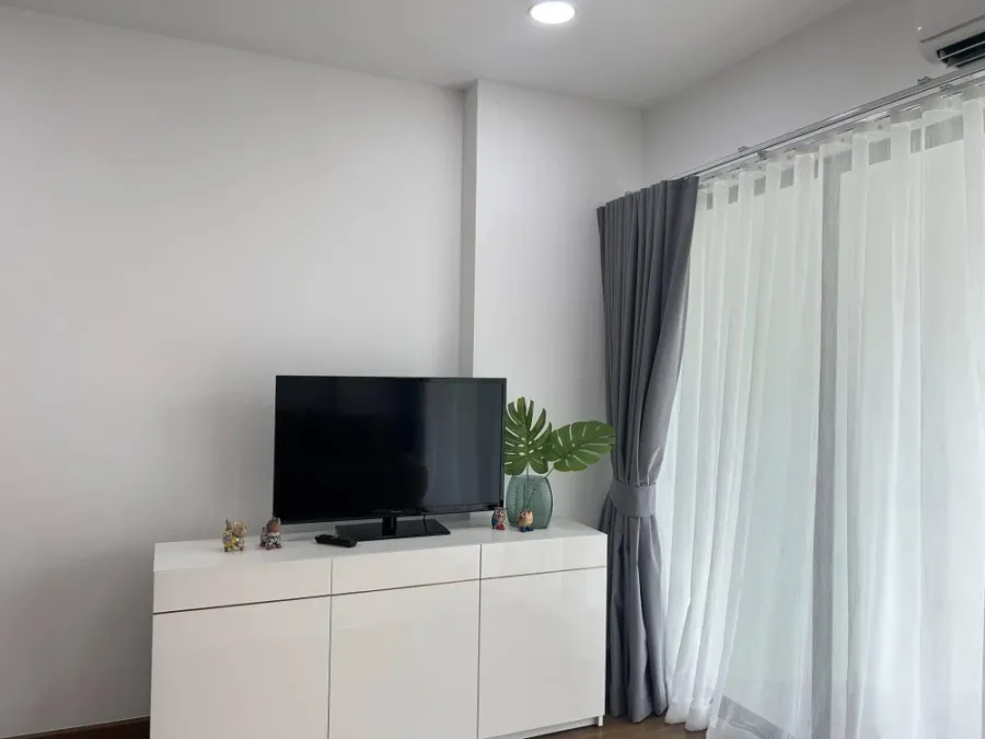 For rent, Jomtien Sea View Condominium 5, next to Dongtan Beach, can walk to, large room, wide balcony, can see the sea, must book.