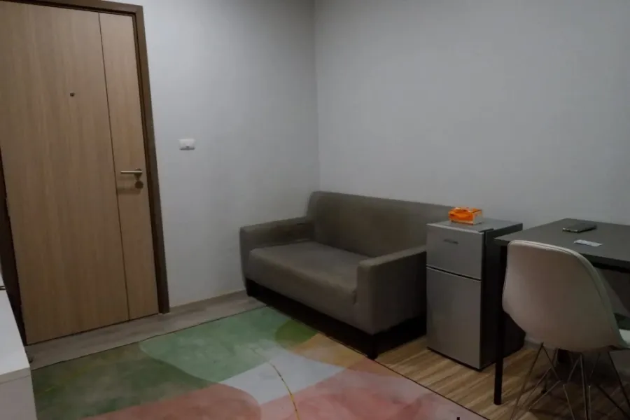 For rent: Library Houze Charan Sanit Wong 13, 3rd floor, fully furnished room, ready to move in, book now, don't miss out.