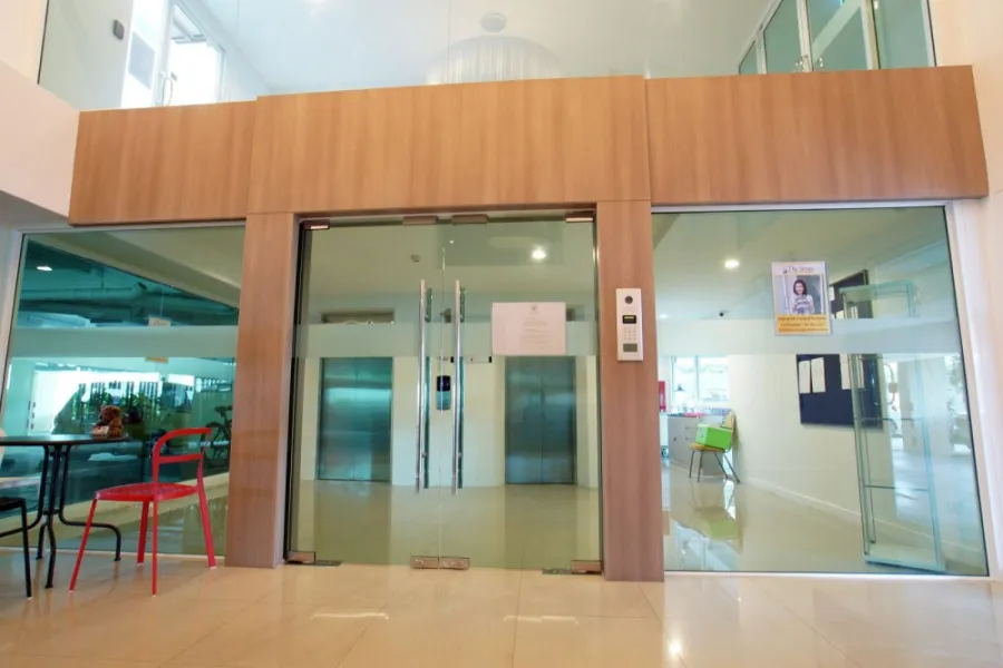 Sell The Series Udomsuk 29, corner room, privacy, affordable price, good to buy by yourself, great investment, book now