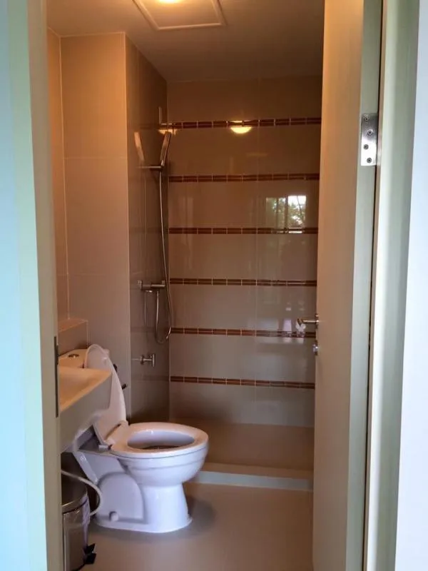 For rent, Dcondo Rangsit, 1 bedroom, 1 bathroom, garden view, very private, ready to move in Plus, the price is still very cheap, so hurry up.