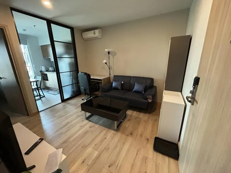 ให้เช่า Brix Condominium ชั้น 10 วิวโล่ง สบายตา ห้องตกแต่งอย่างดี โซฟาหนังนั่งสบาย จองเลยด่วนๆ