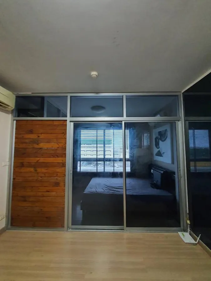 For rent, Plum Condo Nawamin, corner room, 1 bedroom, separating the room Plus a good leather sofa. Hurry up to reserve.
