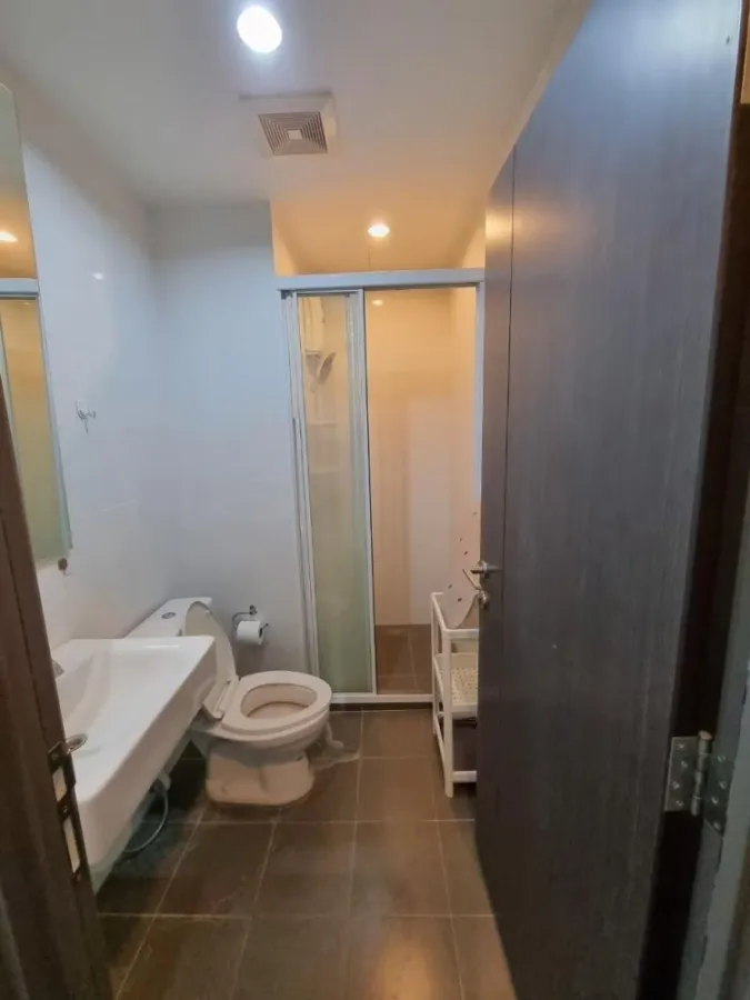 For rent!! Condo The Base Park West, 32nd floor, beautiful room, fully furnished, ready to move in. Don't miss it!!