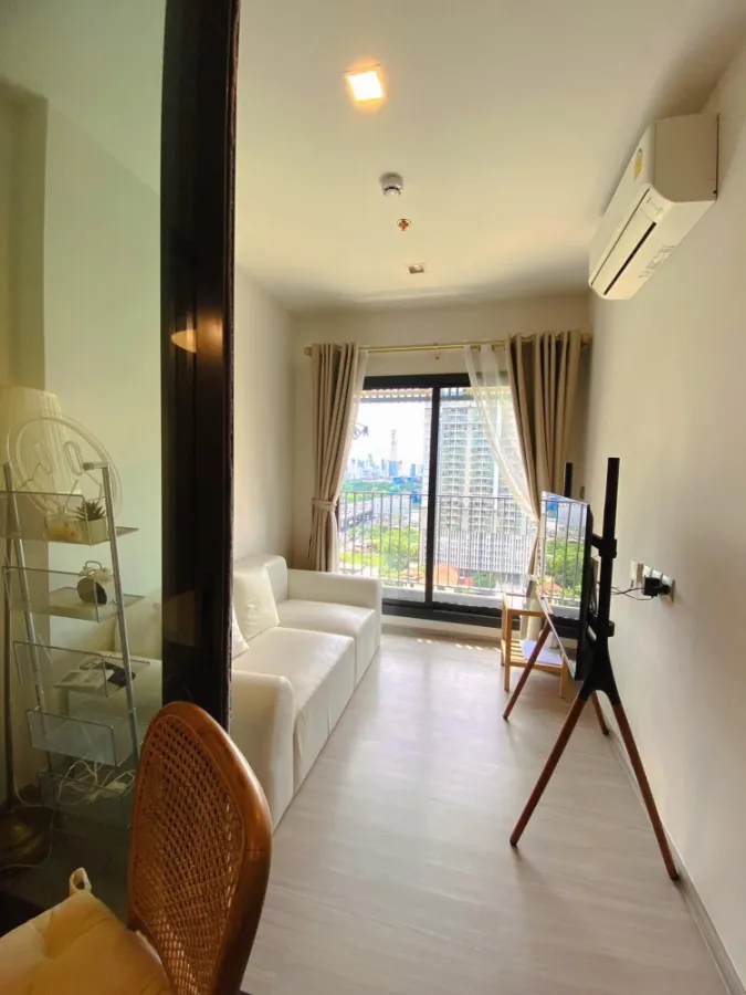 For rent, Lift Asoke Hype, spacious room, separated into sections. Decorated and looks very stylish. Hurry and move in quickly.