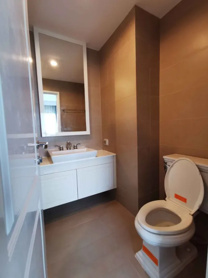 Condolette Dwell Sukhumvit 26 for sale/rent, good location, close to many shopping centers, convenient transportation, good price, don't miss it!!