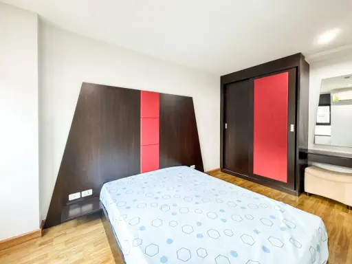 Baan Navatara for sale, 7th floor, swimming pool view. The room is very livable, fully furnished, ready to move in with your luggage. ​