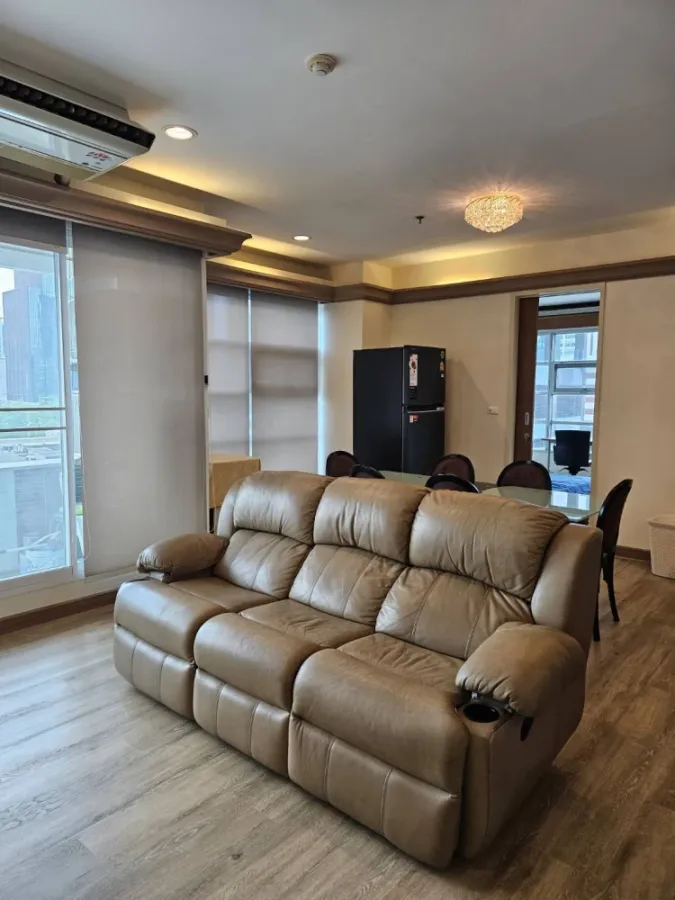 House for rent in the middle of Siam-Pathumwan, 3 bedrooms, 3 bathrooms, fully furnished, hurry and reserve before it's gone.