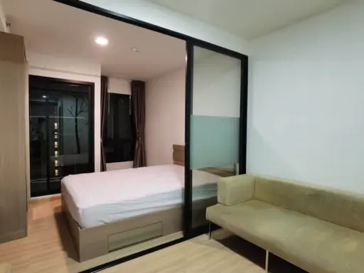 Condo for rent in Knightsbridge Sky City Saphan Mai Nice room with full furniture carry the bag in