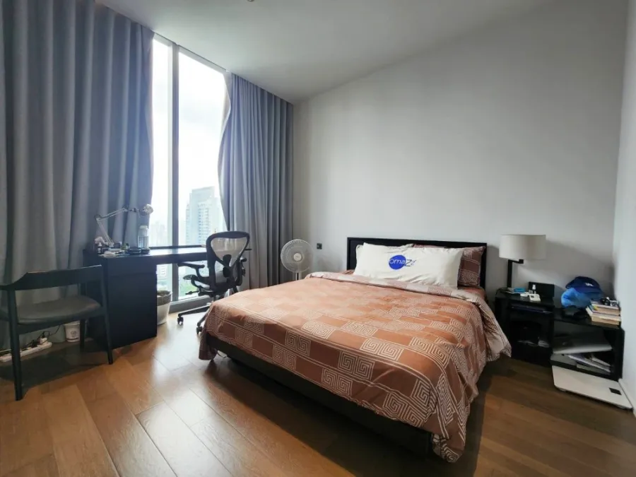 For sale Kraam Sukhumvit 26, high floor, city view, very spacious room. Feels like home. Don't miss it. Book now.