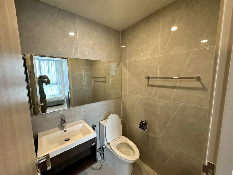 Condo for rent, NUE District R9, corner unit, high floor, Rama 9 city view. Book now before it's too late!