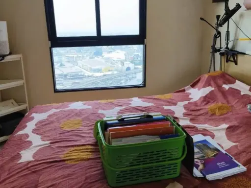 For sale: Plum Condo Central Station, high floor, city view, open, airy, comfortable for the eyes, comes with a big screen TV to watch movies to your