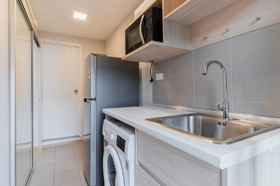 Sell/rent Plum Condo Rangsit Alive Phase 1, well decorated room, 6th floor, pool view. Beautiful like this. Don't miss out.
