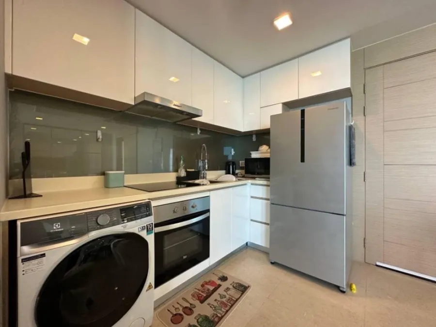 For sale: The Palm Wongamat Beach Pattaya, spacious room, high floor, fully decorated, Buit-In, move in now.