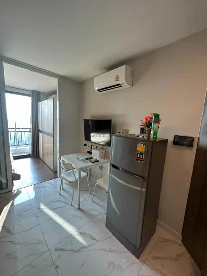 Condo for rent, Artisan Ratchada, high floor, great city view The partition room is a good proportion like this. Hurry up to reserve it.