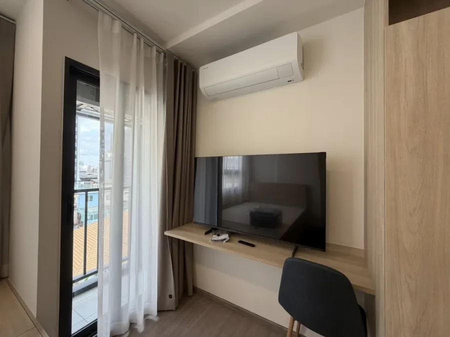 For rent: The Muve Pradipat, fully furnished and equipped with appliances. Hurry and reserve now!