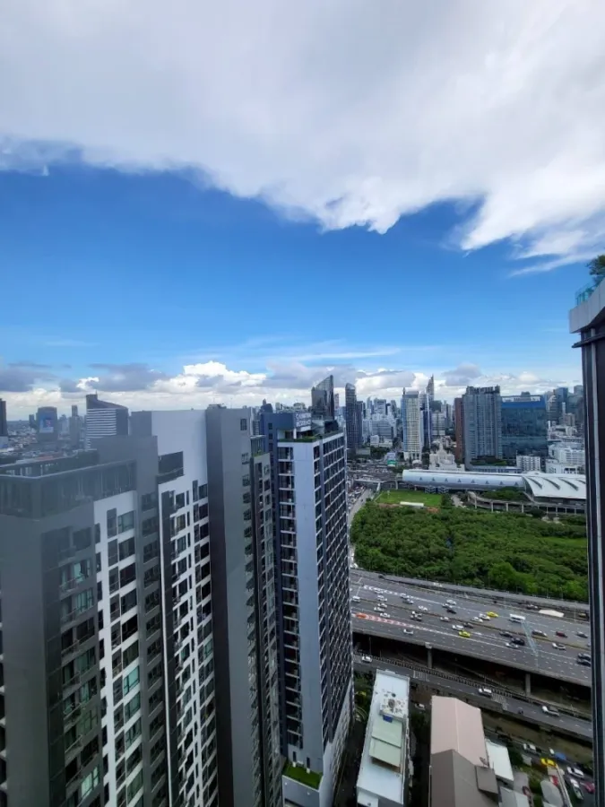 For rent: Life Asoke-Rama 9, studio room, fully furnished and equipped with appliances. Just bring your bags and move in!