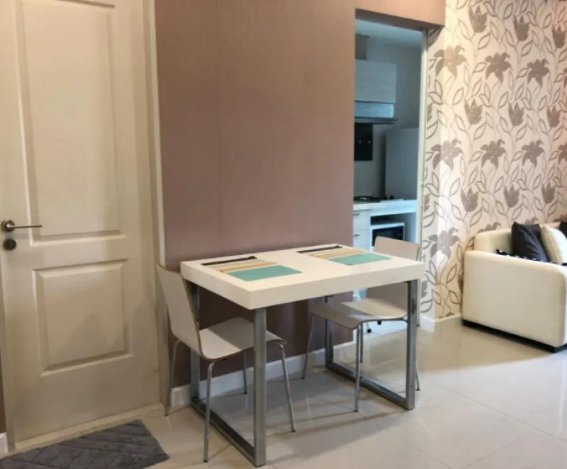 For rent, Q house Condo Sathorn 1 bedroom 47.5, beautiful pattern wallpaper, bright room color, clean, new room, comfortable, urgent.