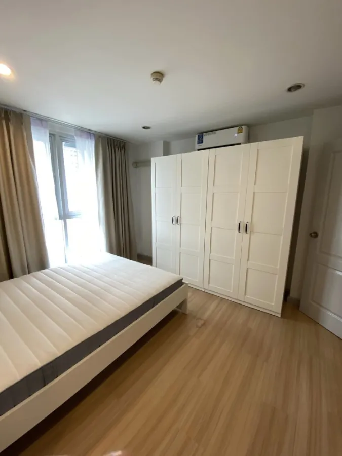 For sale: The Niche Sukhumvit 49, complete with furniture and electrical appliances, great price, reserve now, hurry!