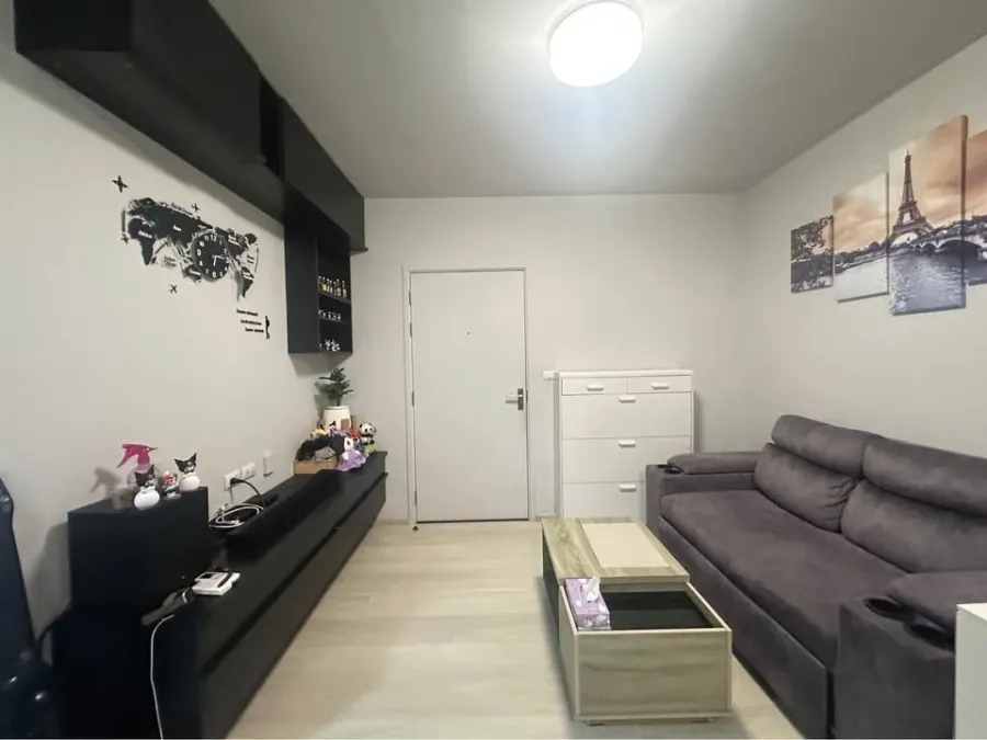 For sale or rent: UNIO Ramkhamhaeng - Serithai, 8th floor unit, high-quality built-in kitchen, swimming pool view. Book now!
