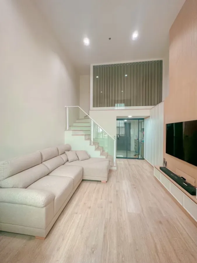 For rent: Ideo Sathorn-Wongwian Yai, 28th floor, fully furnished. Book now!