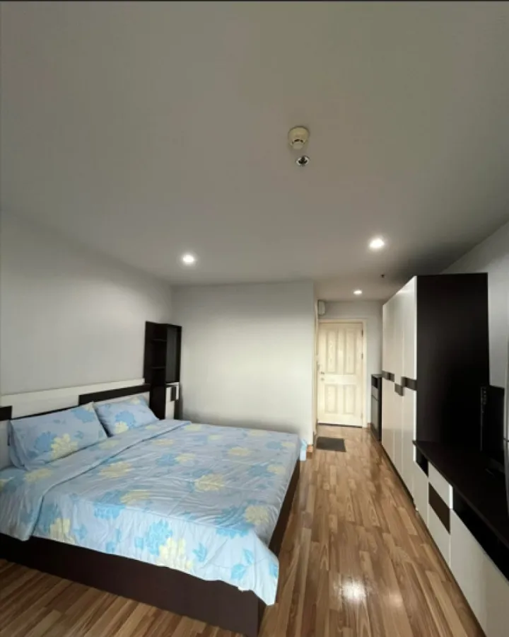 For rent, Regent Home 15 Chaengwattana, studio room is very nice. Furloy can be decorated as you like. Book now, don't wait.