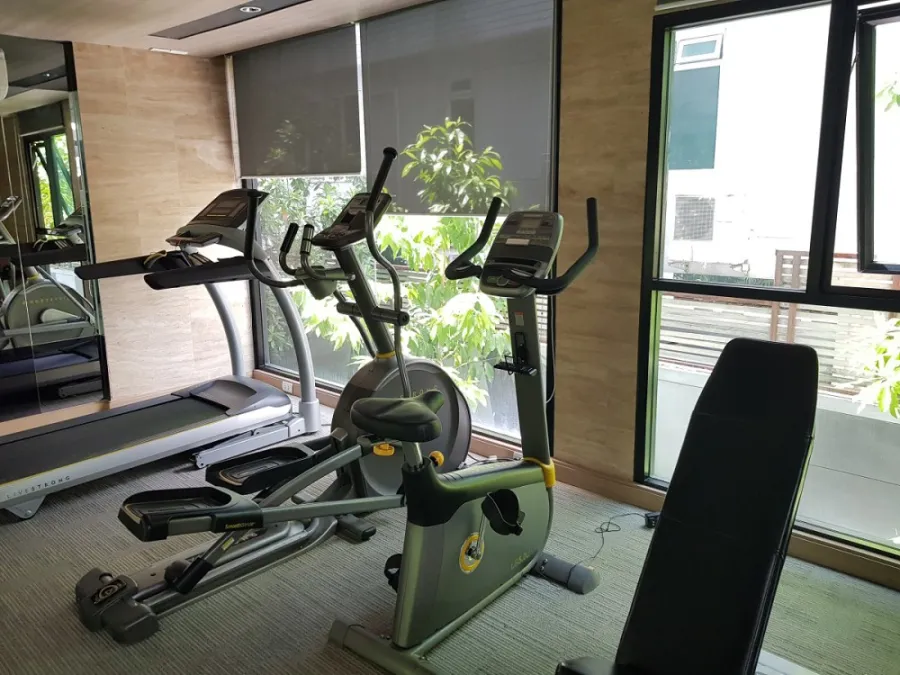 Condo for rent, Rende Sukhumvit 23, beautiful room, window facing south, near MRT, convenient to travel, book now!
