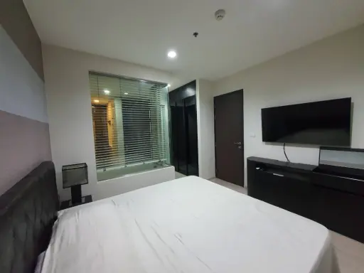 Condo for rent, Rhythm Sukhumvit 44/1, beautiful room, fully decorated, livable, can't miss it, book now.