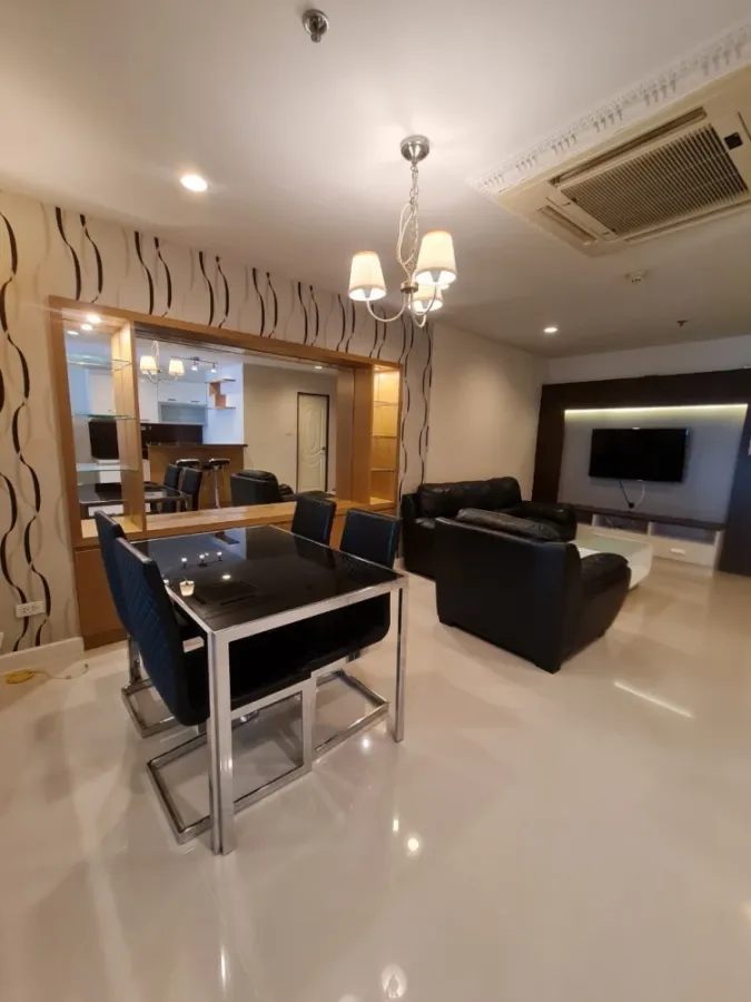 Selling a unit at Sukhumvit Living Town, 8th floor, with a beautiful view and fully furnished. Book now!