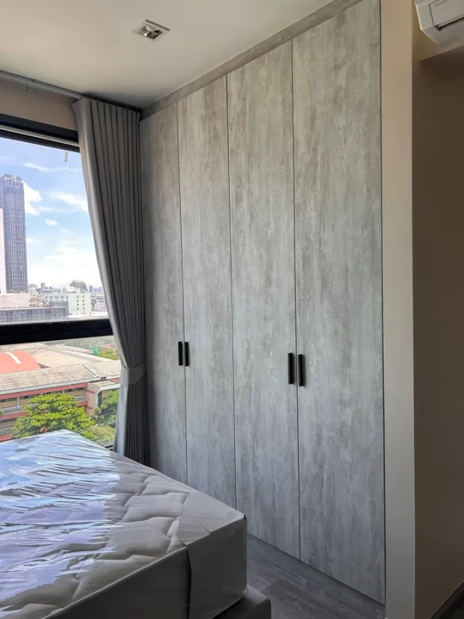 For rent: Ideo Mobi Phayathai, corner unit offering privacy, fully furnished with appliances. Book now!