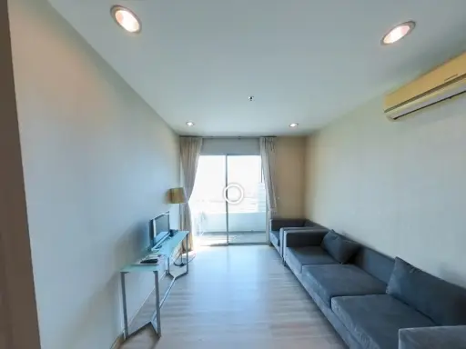Condo for rent, Light House Sathorn-Charoennakorn. Spacious room, high floor, open view, plus good price, say that you must book.