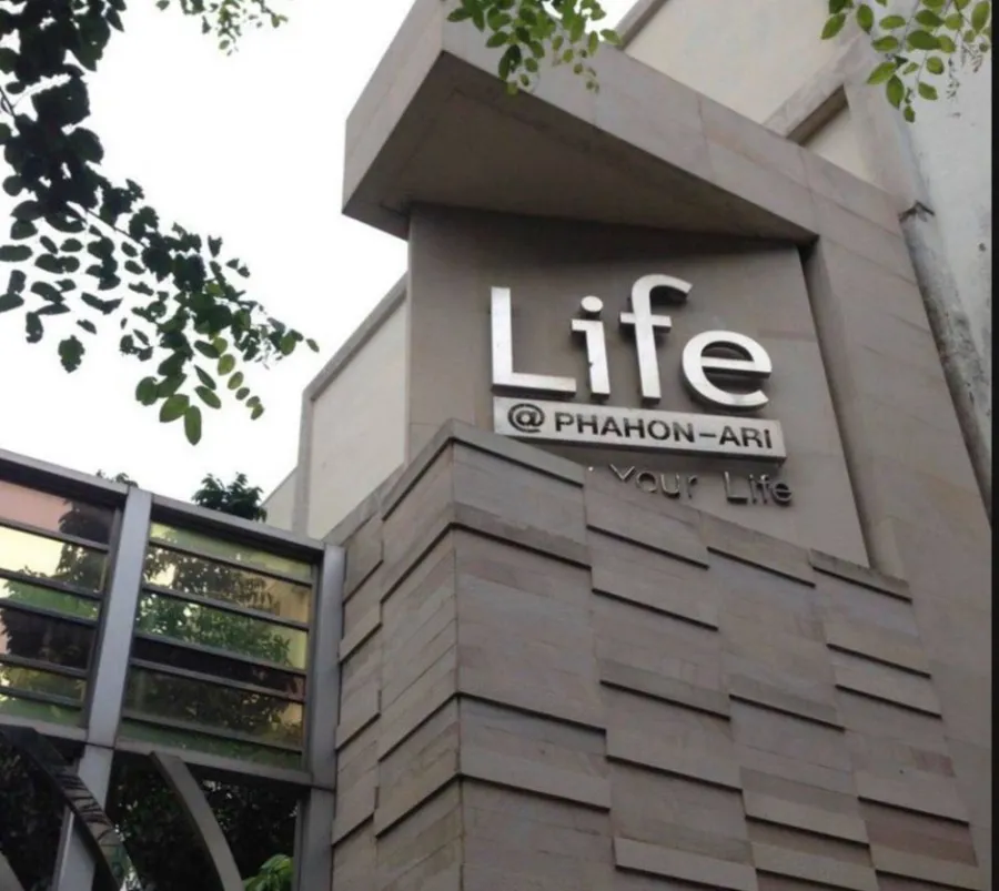 Sell or rent Condo Life @ Phahon-Ari, high floor, beautiful view, don't miss it !!