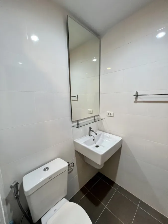 For rent, The Base Park West, 24th floor, city view, beautiful room, fully furnished, ready to move in immediately, book now, hurry up.
