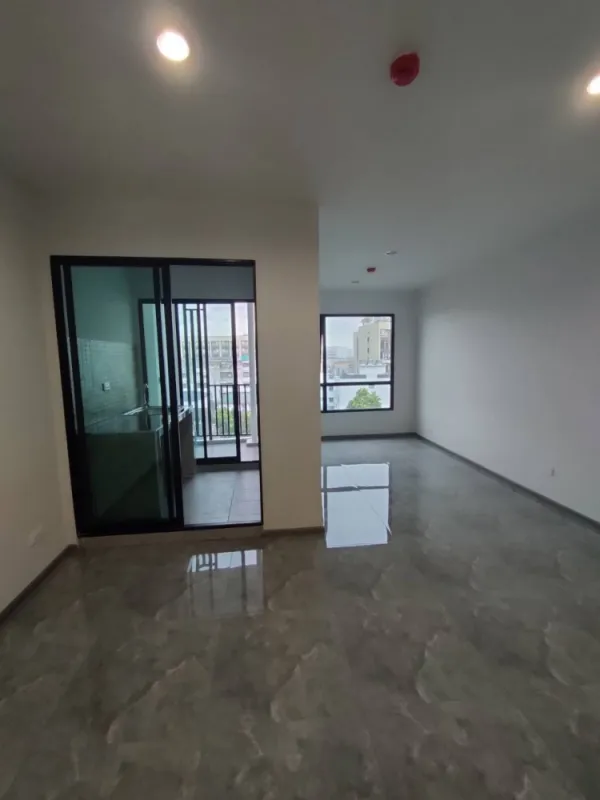 ให้เช่า คอนโด รีช พหลโยธิน 52 ชั้น​ 5 ห้องเปล่า ห้องกว้าง ตกแต่งได้ตามใจผู้เช่า จองเลย ด่วน