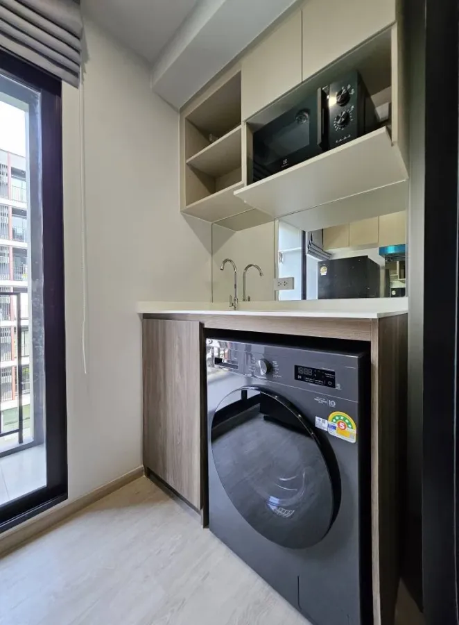 For rent: Nue Cross Khu Khot Station, 5th floor, pool view, beautiful room, fully furnished, nice to live in, book now.
