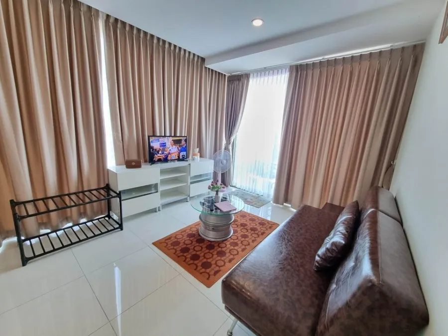 For rent, The Riviera Wongamat Beach (North Pattaya), 10th floor, Building B, fully furnished, city view, hurry to reserve.