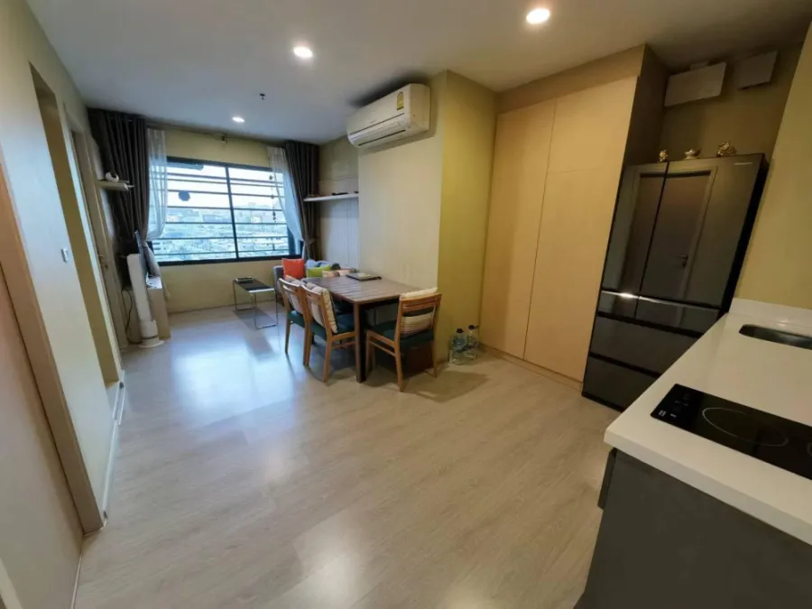 For rent: Condo Rhythm Asoke 2, 9th floor, very spacious room, divided into sections, decorated nicely. Interested? Book now!