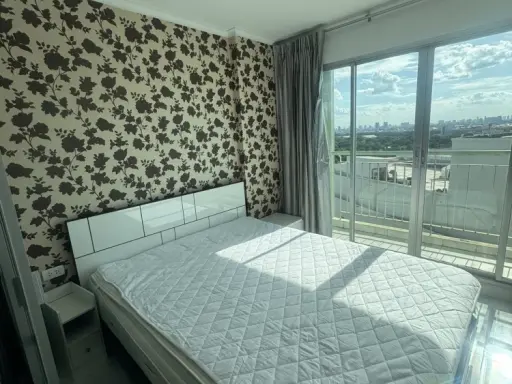 For sale: Lumpini Place Ramindra-Laksi, with beautiful wallpaper throughout the room, complete with amenities. Interested? Reserve now!
