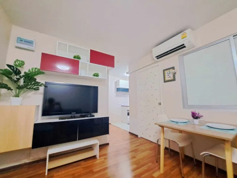 For rent คอนโด ยู หัวหมาก สเตชั่น ห้องกว้างขวาง ติดวอลเปเปอร์อย่างดี ราคาอย่างคุ้ม ต้องรีบมาจับจอง