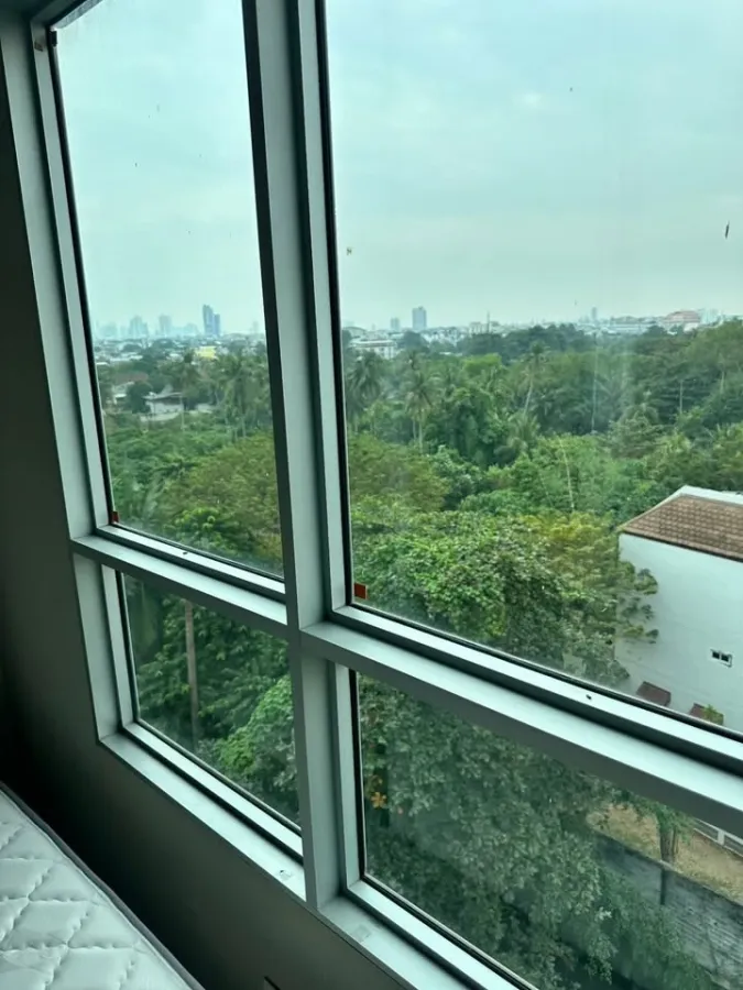 For sale or rent: Aspire Sathorn-Taksin (Brick Zone) studio apartment. Great location, convenient transportation, fully furnished. Don't miss out!