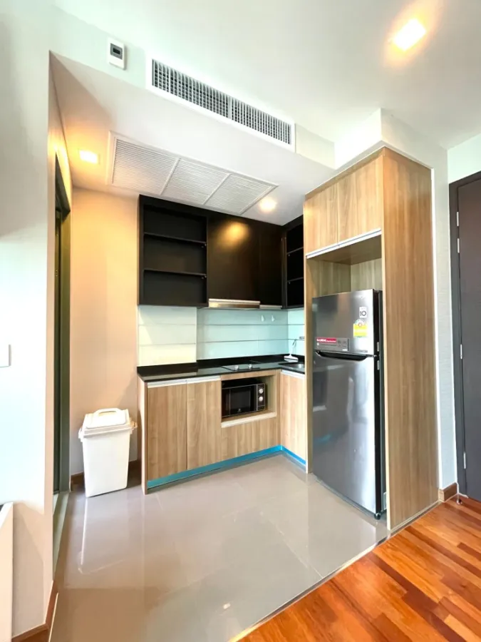 For rent!! Wish Signature Midtown Siam Condo, 22nd floor, south facing, beautiful room, very livable, great price, don't miss it!!