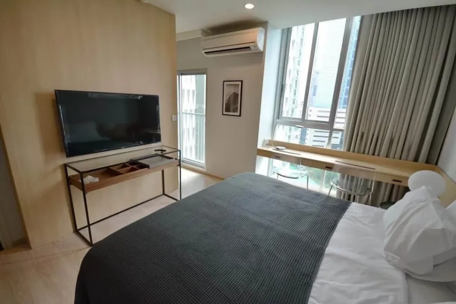 For rent: Noble Revolve Ratchada 1, good corner room, unblocked view, just bring your bag+++++