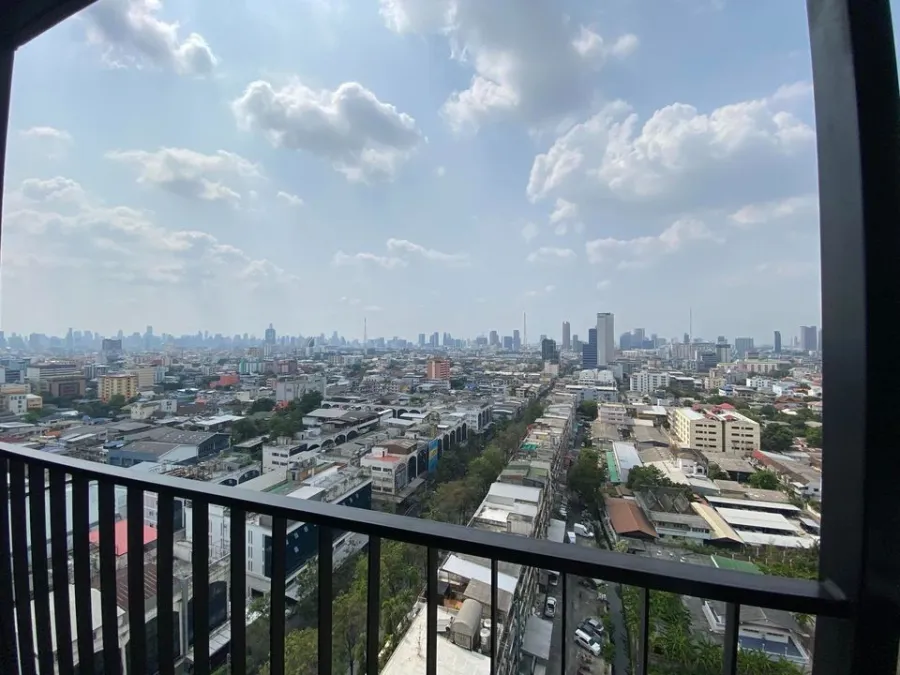 For sale Ideo Ratchada-Sutthisan, 18th floor, very beautiful view, fully furnished, good price, you must reserve now.