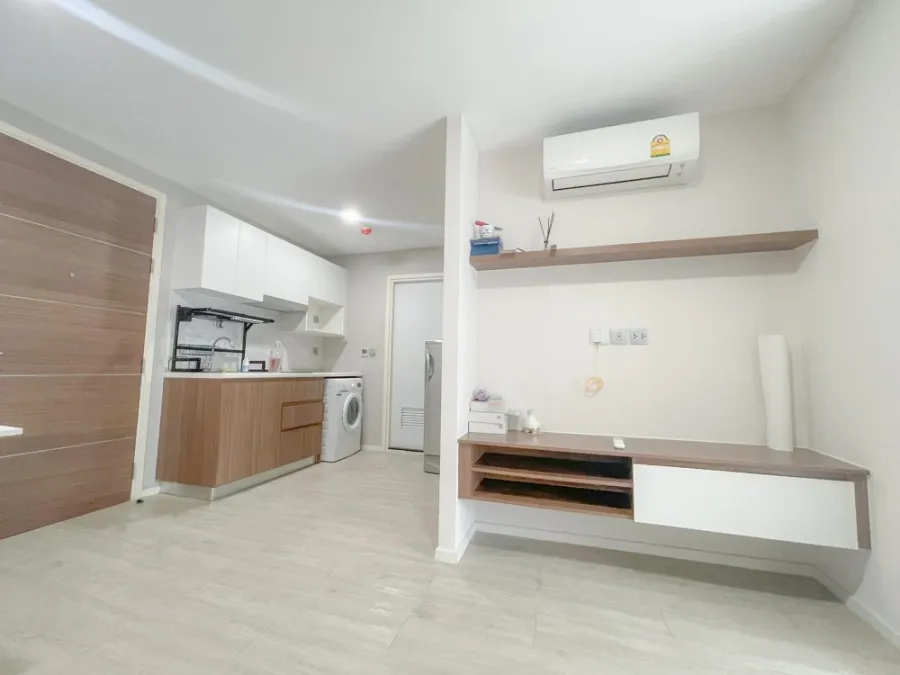 Condo for rent, Atmoz Ladprao 71, nice decorated room Install wallpaper in the whole room and get the best price. Book now.