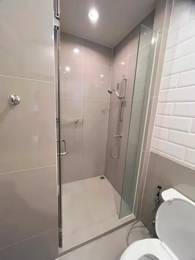 Selling The Editor condo, 20th floor. Fully furnished with all amenities. Unobstructed view. Book now!