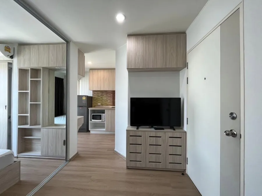 For rent, LPN VILLE On Nut-Pattanakarn, build-in room, beautiful decoration, lots of storage, clean, ready to move in, book now.