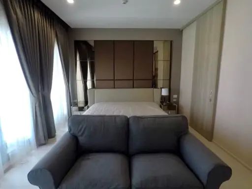 For rent: Noble Ploenchit, swimming pool view, spacious room, built-in furniture, private lift, must book.